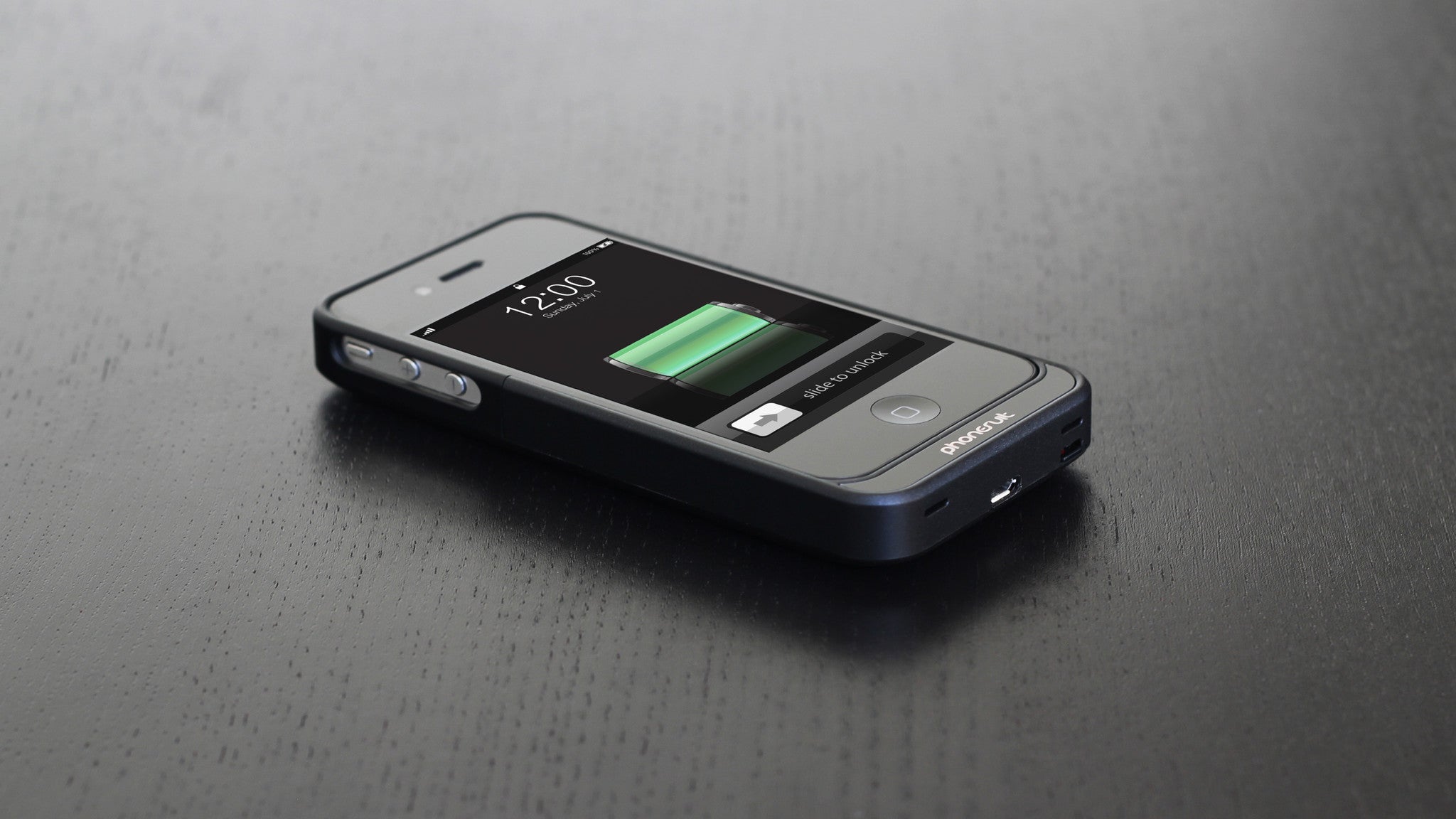 PhoneSuit Elite 4 Battery Case charges the iPhone 4s